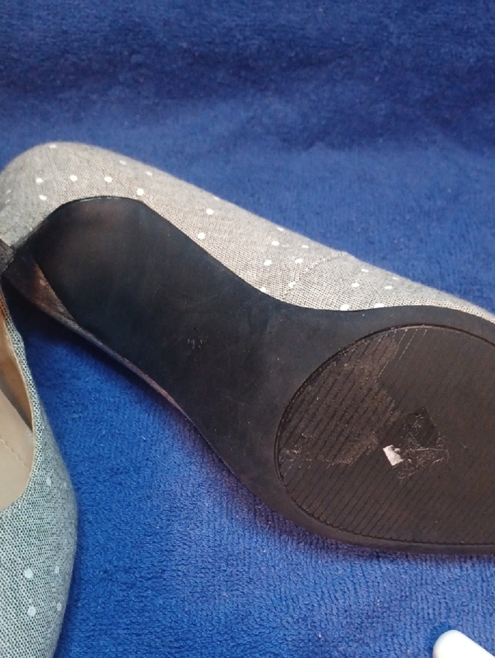Kelly & Katie Silver Gray Polka Dot Pumps - Picture 8 of 8